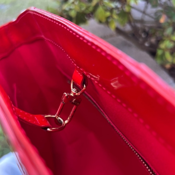 Louis Vuitton Avalon Rouge Grenadine GM Monogram Vernis Bag - Picture 10 of 17